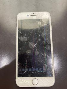 アイホンセブン　画面割れ　液晶漏れ