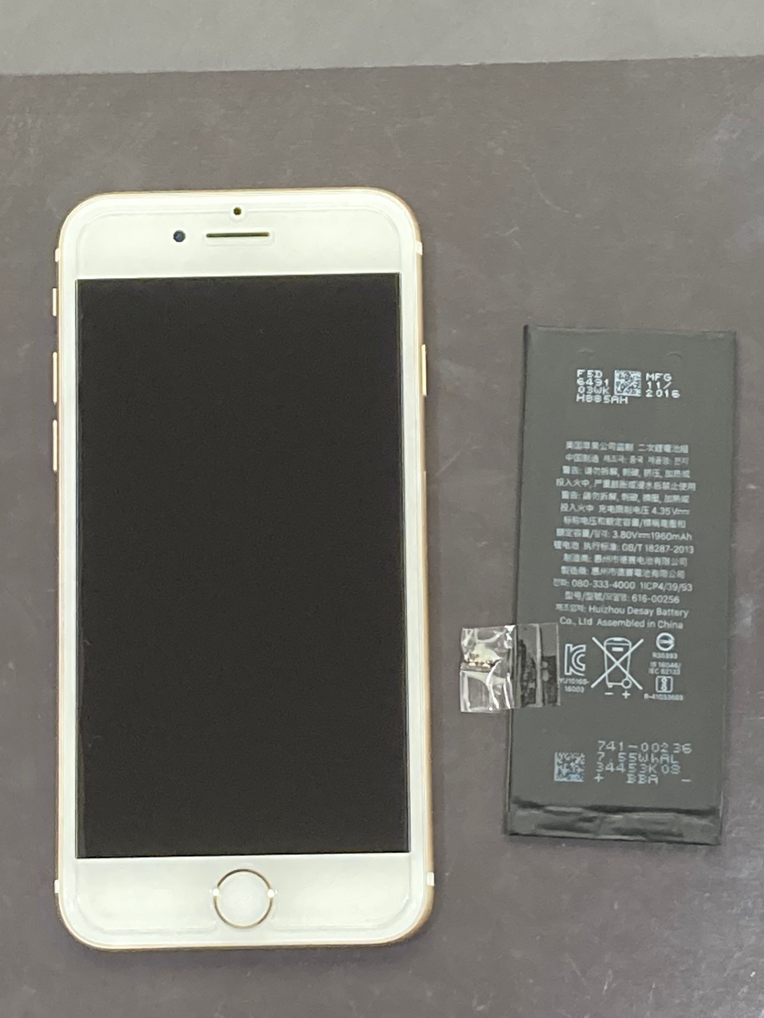 【八幡西区】よりご夫婦そろってiPhone７のバッテリー交換でご来店くださいました。