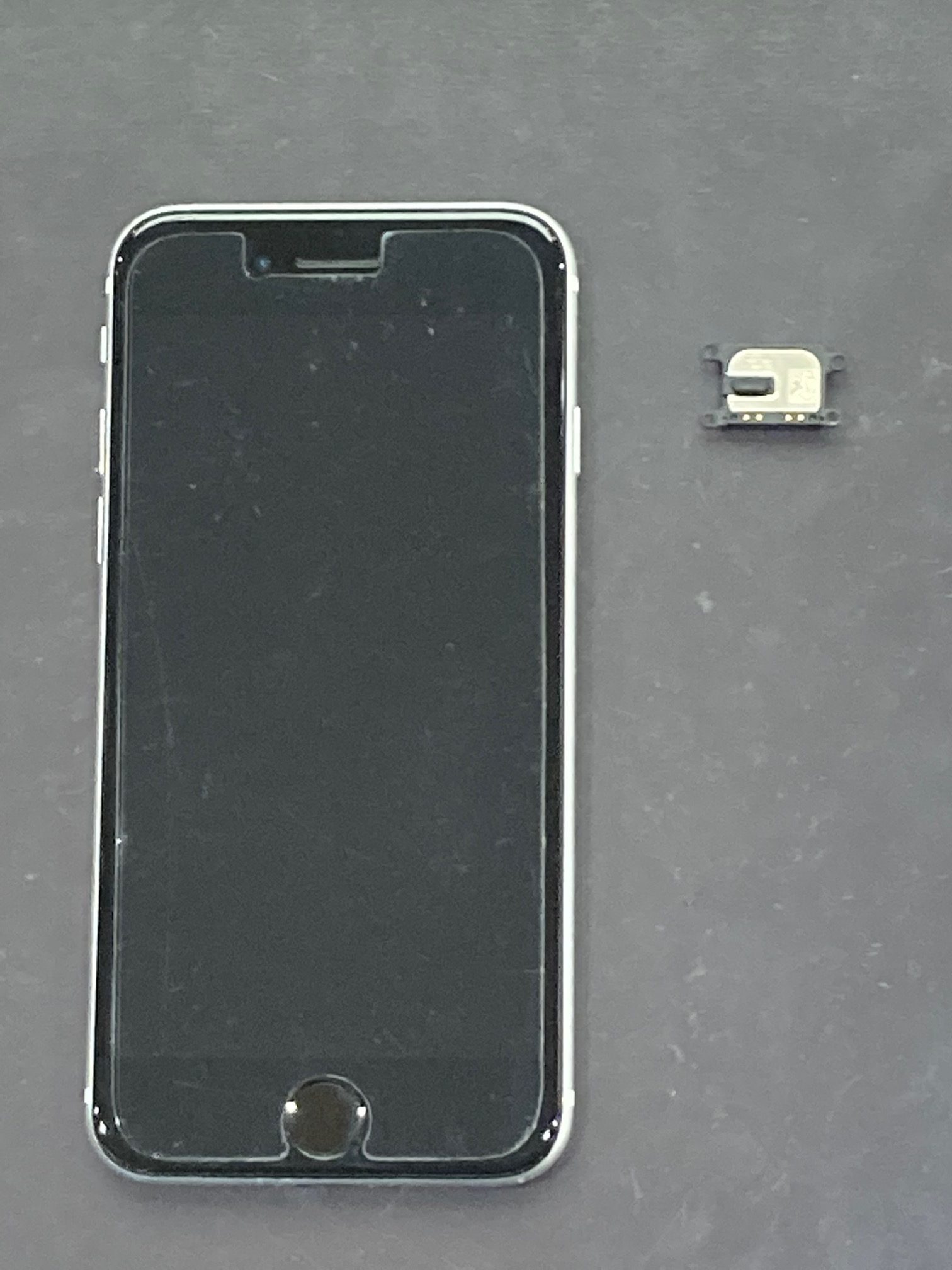 【直方市】アイフォーンSE（第二世代）のイヤースピーカー修理でご来店くださいました！【iPhone SE2】