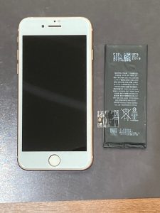 アイホーン８　バッテリー交換【iPhone 8】　飯塚市