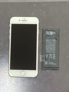 アイフォーン８　電池交換【iPhone 8】　直方市