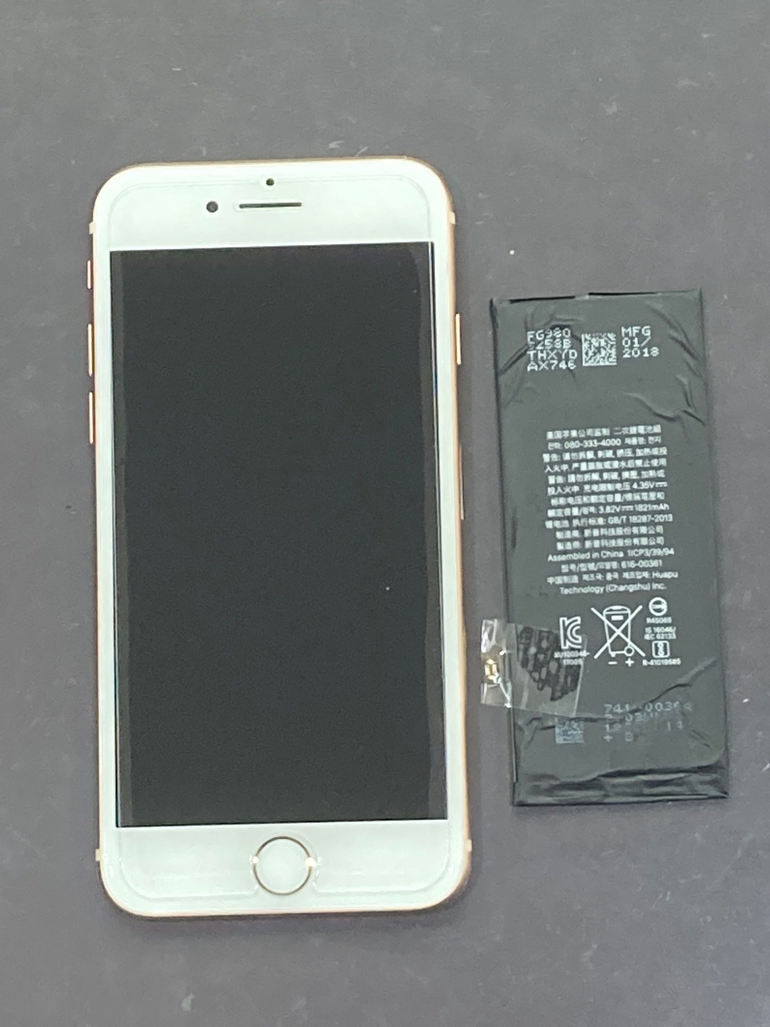 《久留米市》アイホーン８の電池交換を担当いたしました！