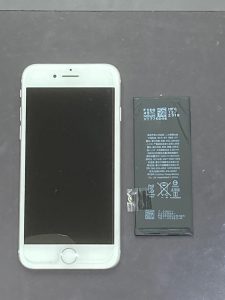 アイホーン７　電池交換【iPhone 7】　飯塚市