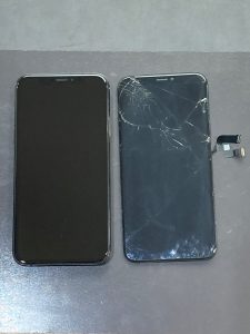 アイフォーンXS　画面割れ・液晶漏れ【iPhone XS】　八幡西区