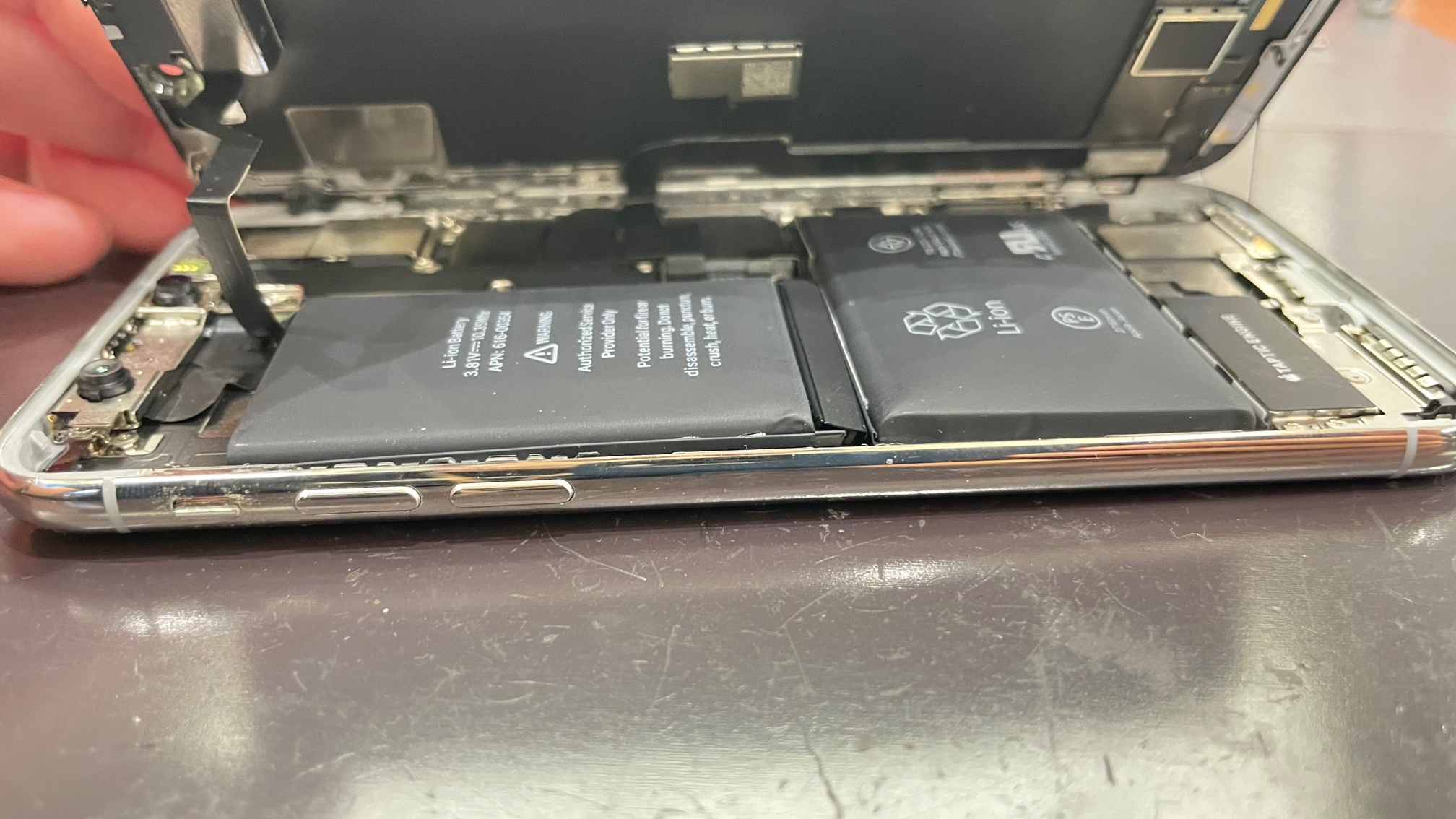 スマホバッテリー膨張 にお気を付けください
