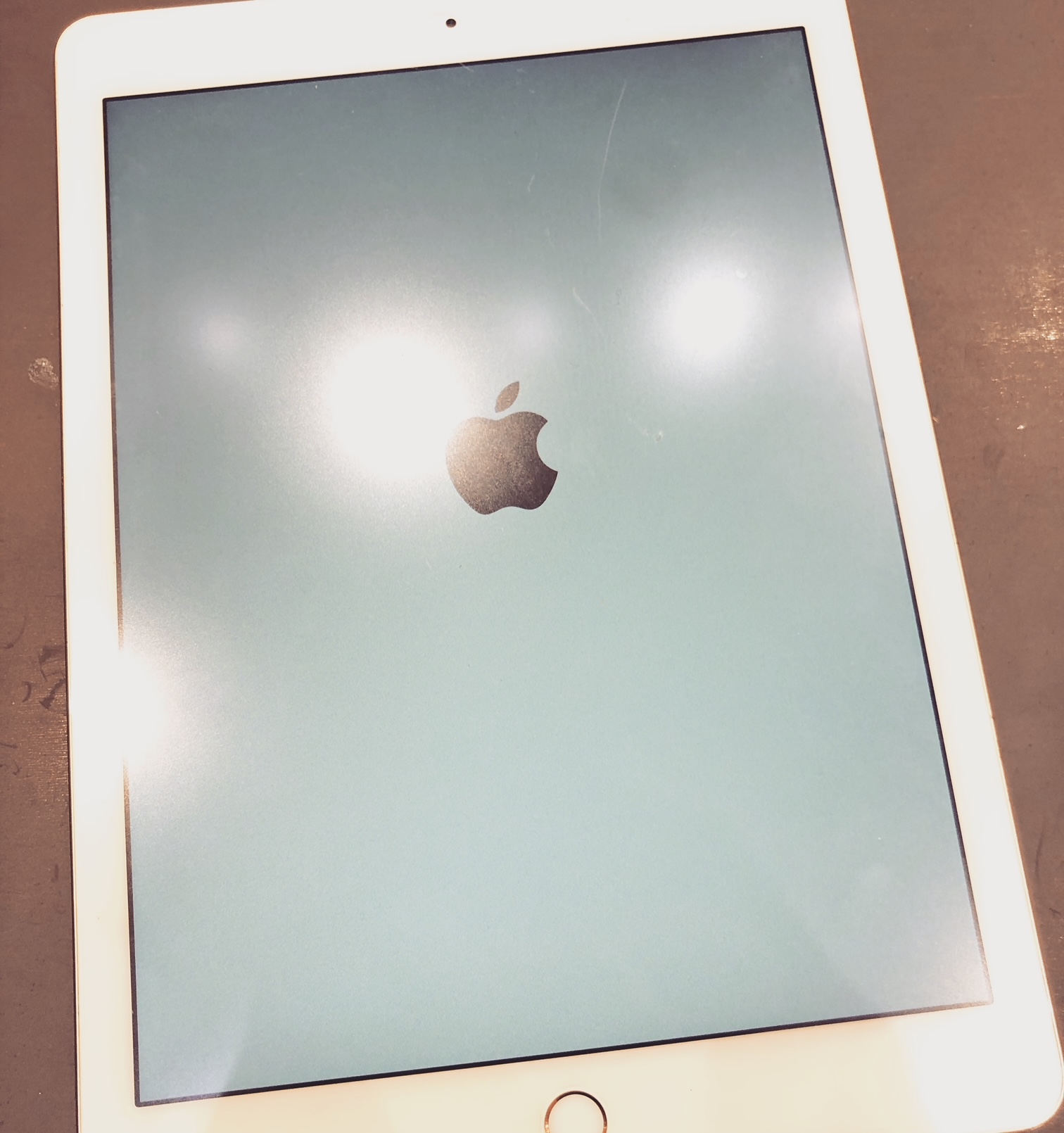 iPad電源が入らない ・・・ 中間市よりご相談 承りました。