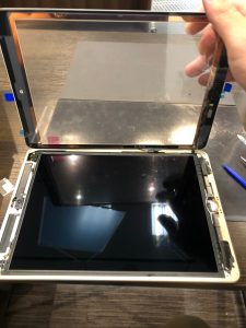 iPad7世代ガラス割れ修理