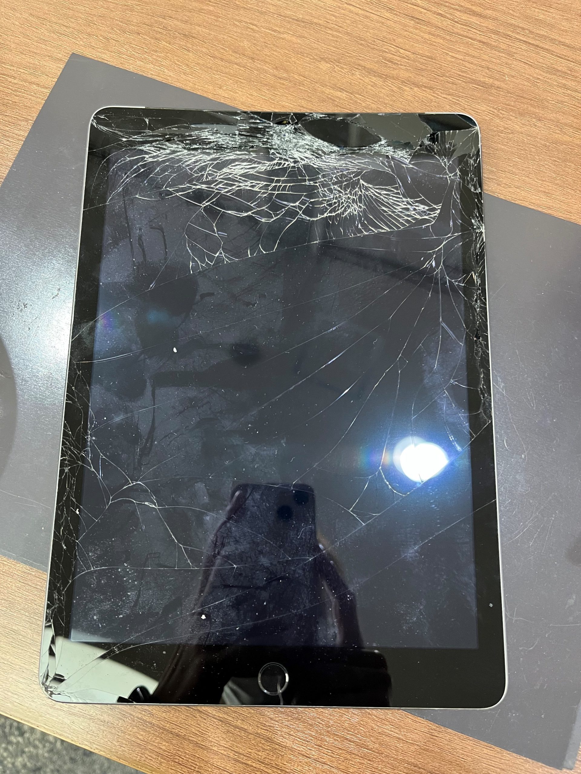 iPad5 の 画面交換 を受付いたしました★