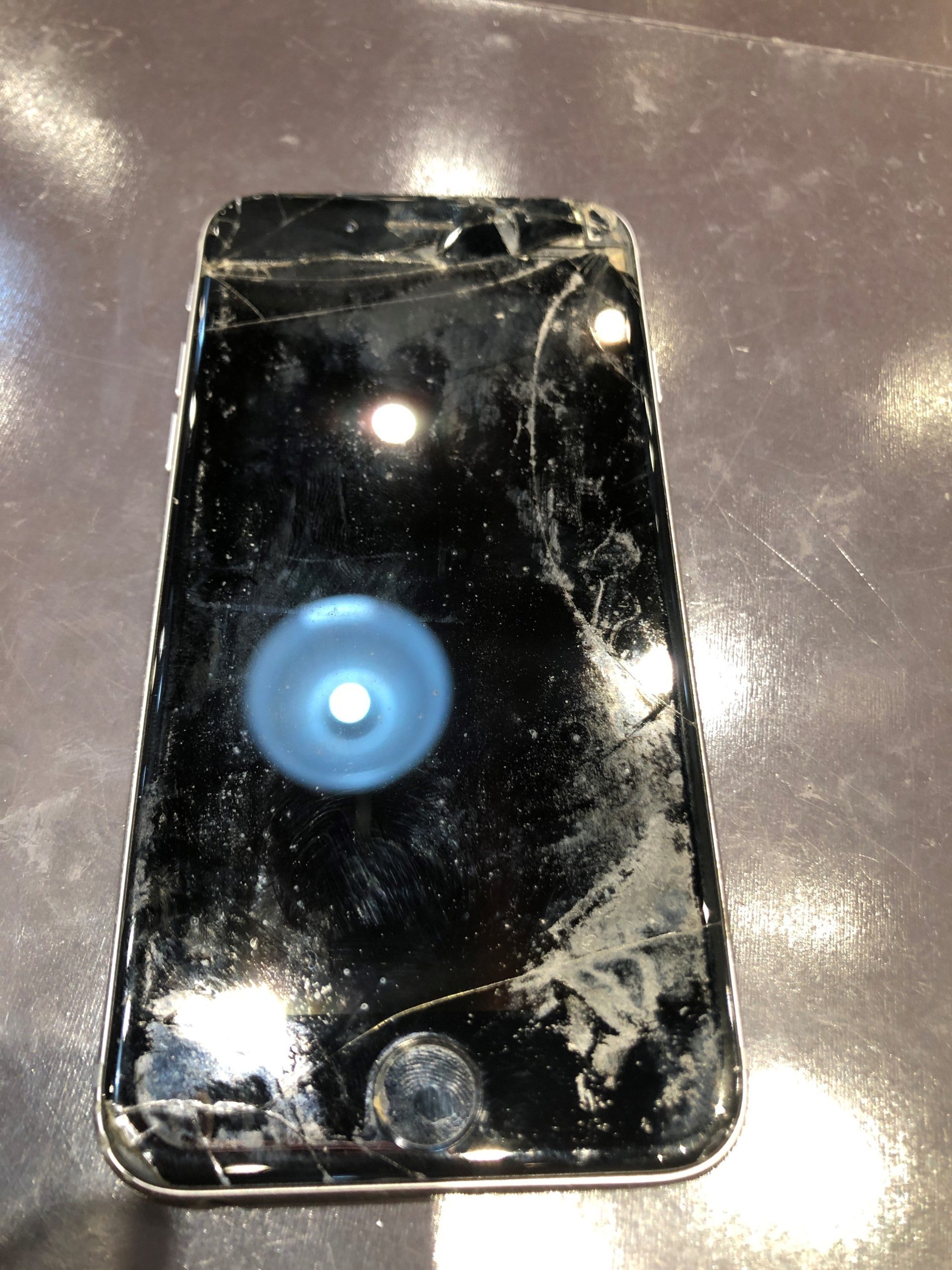 iPhone の 画面交換 を担当いたしました☆
