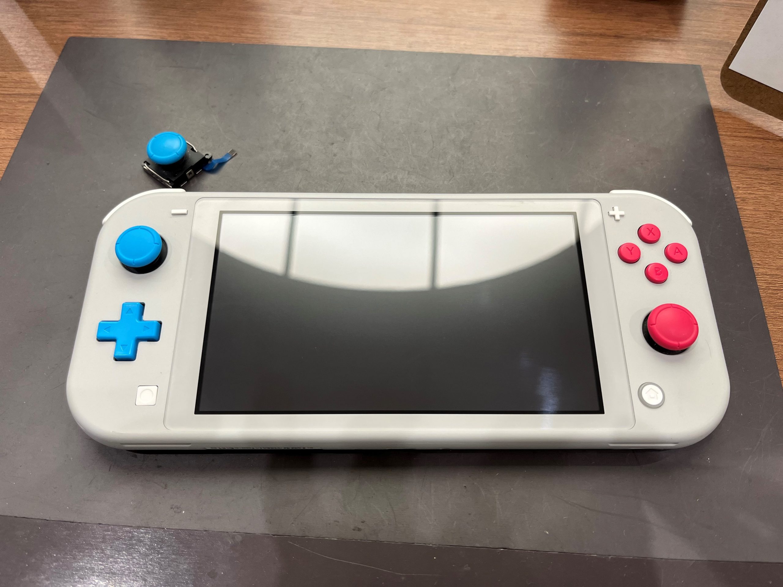 スイッチライト の スティック交換 をいたしました(^^)/