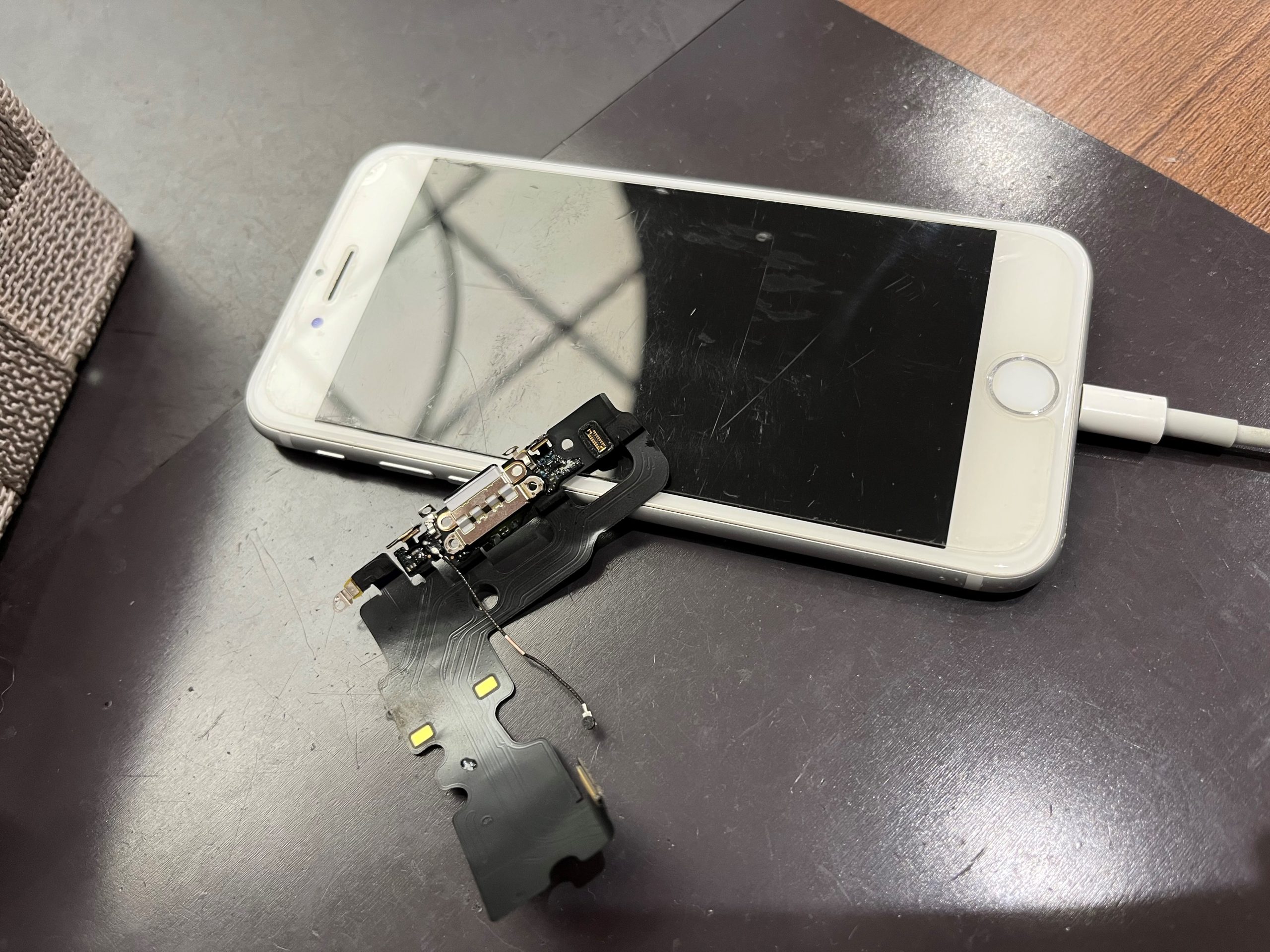 iPhone７ の コネクター交換 をいたしました(^^)/
