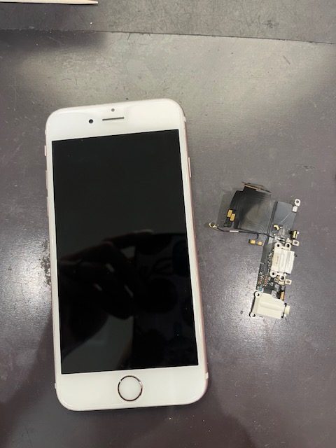iPhone７コネクター交換