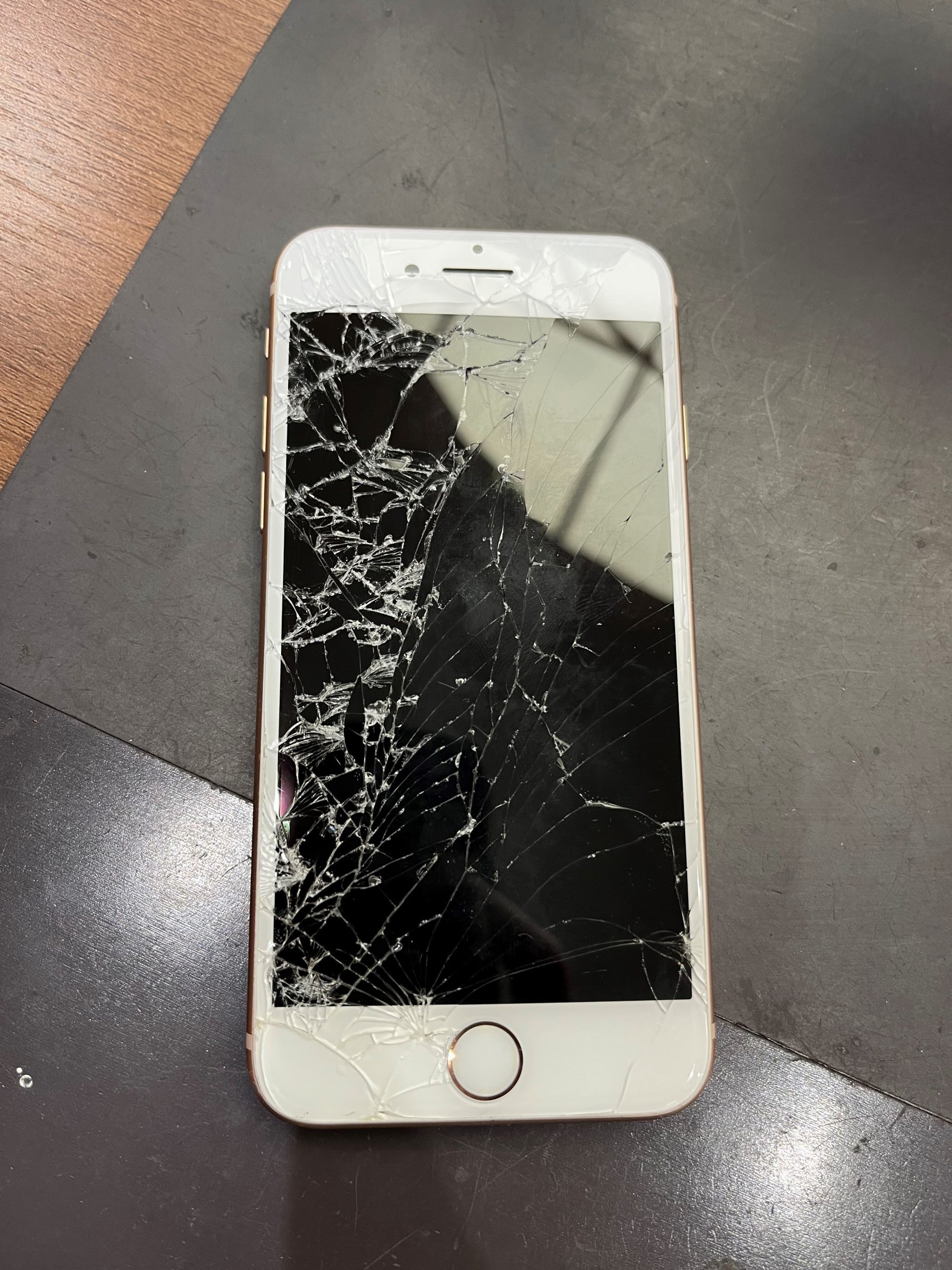  iPhone８画面交換 (^_-)-☆