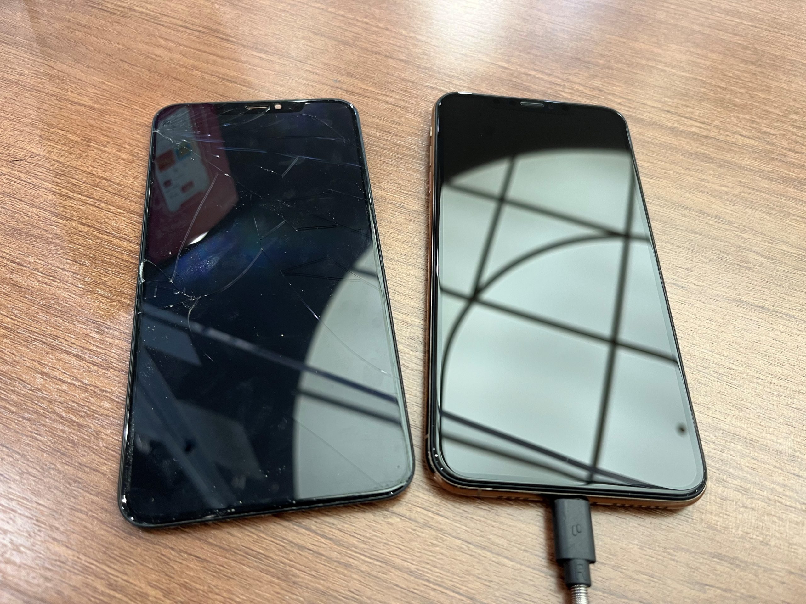 iPhoneXSMの画面交換