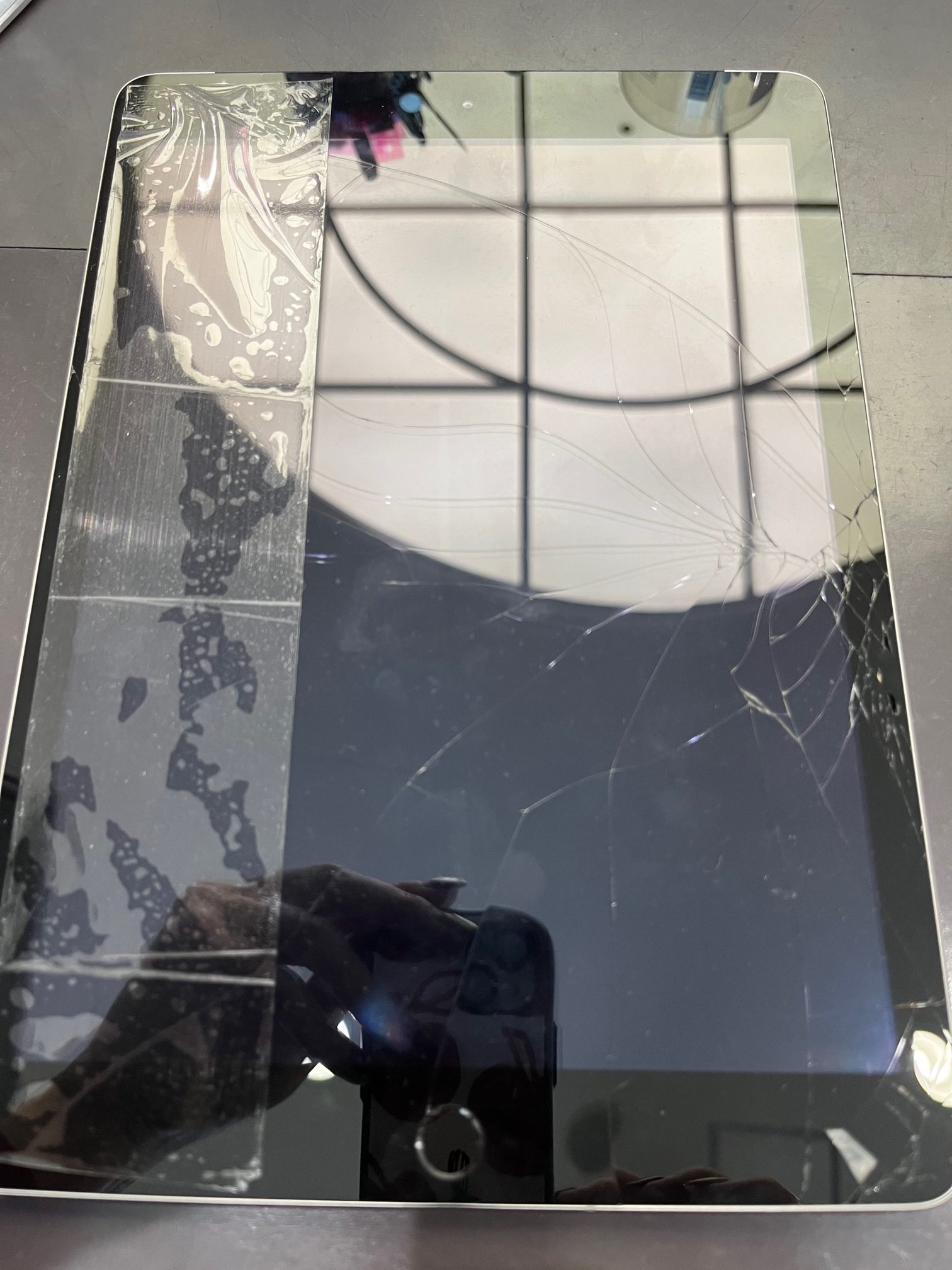 【遠賀郡】iPadのガラス交換