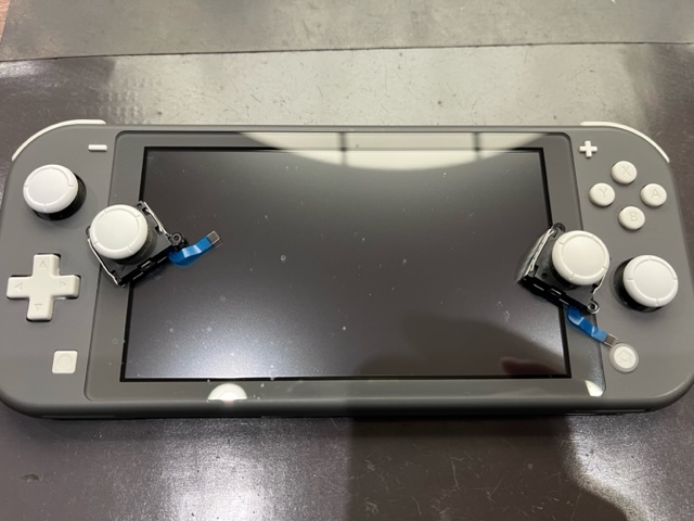 飯塚市よりswitchライトのスティック交換にご来店いただきました！