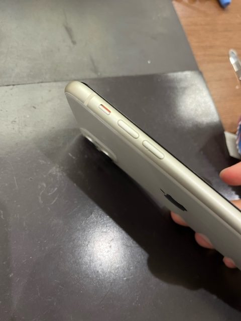 飯塚市よりiPhone１１ボリュームボタン交換にご来店いただきました！