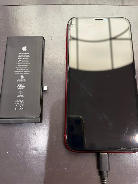 遠賀郡よりiPhone８のバッテリー交換にご来店いただきました！