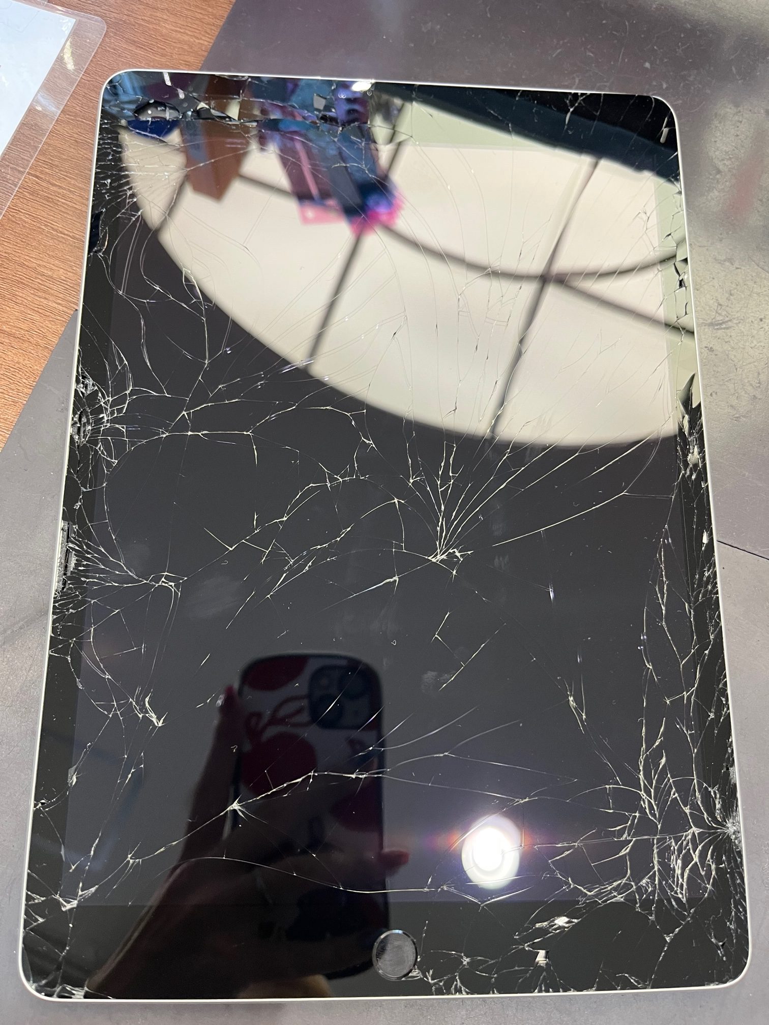 【八幡西区より】iPadの画面修理