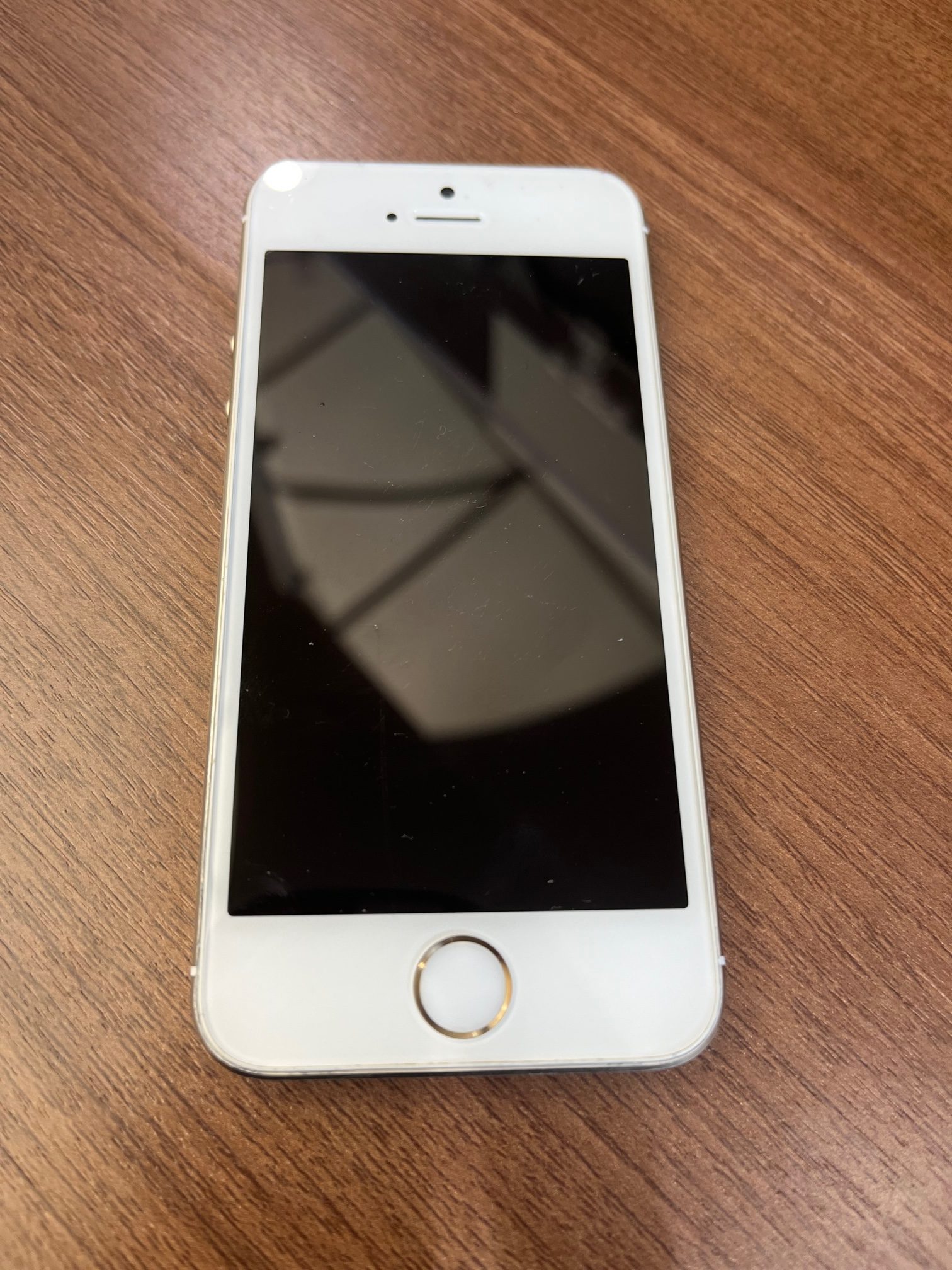 【八幡西区より】iPhone5Sのバッテリー交換