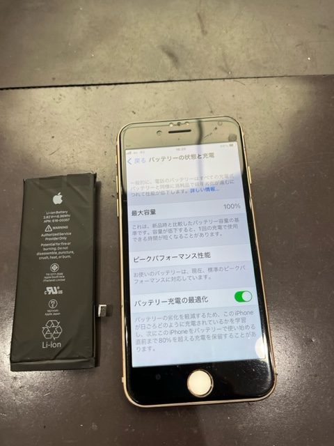 飯塚市よりiPhone８のバッテリー交換にご来店いただきました！