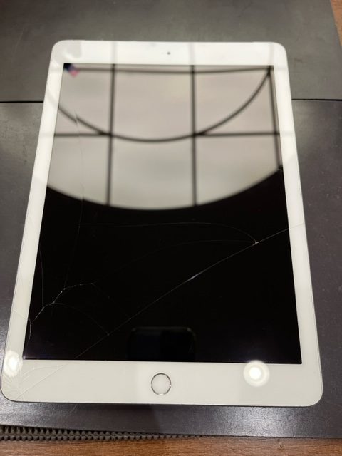 嘉麻市よりiPad６の画面交換にご来店いただきました！