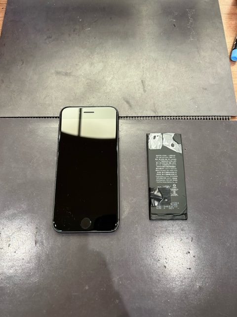 遠賀郡よりiPhoneSE2のバッテリー交換にご来店いただきました