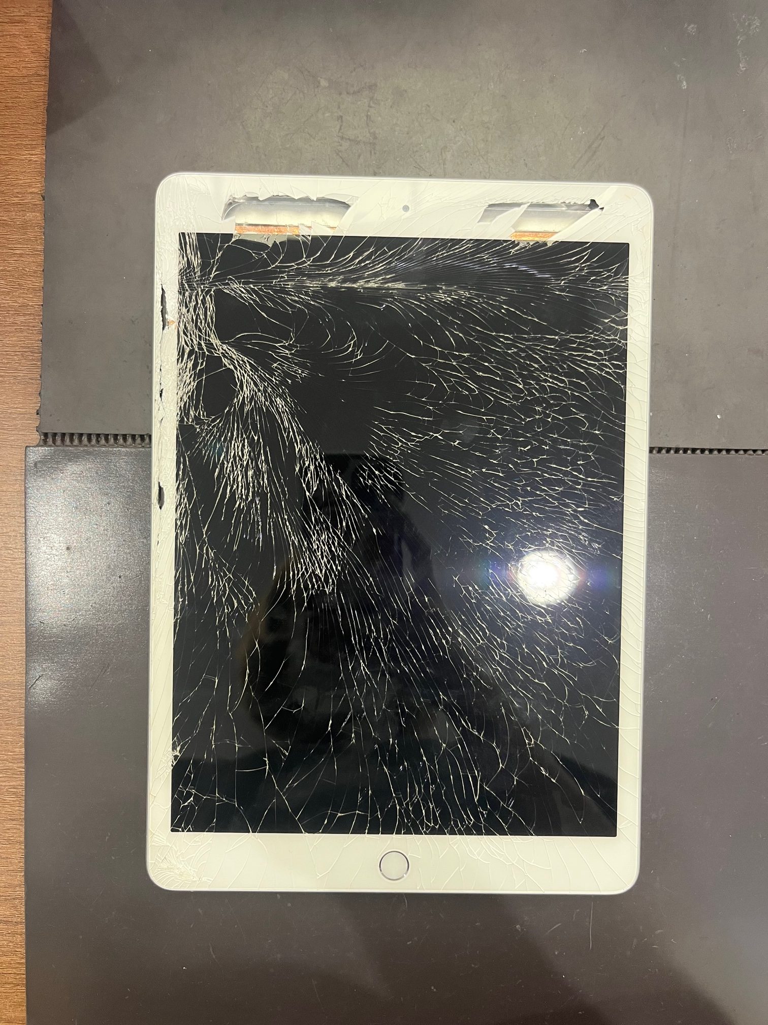 【中間市より】iPadのガラス交換にご来店