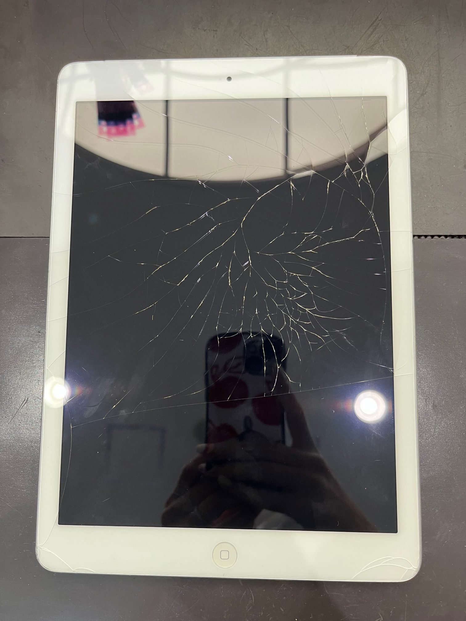 【戸畑区より】iPadAIR画面交換