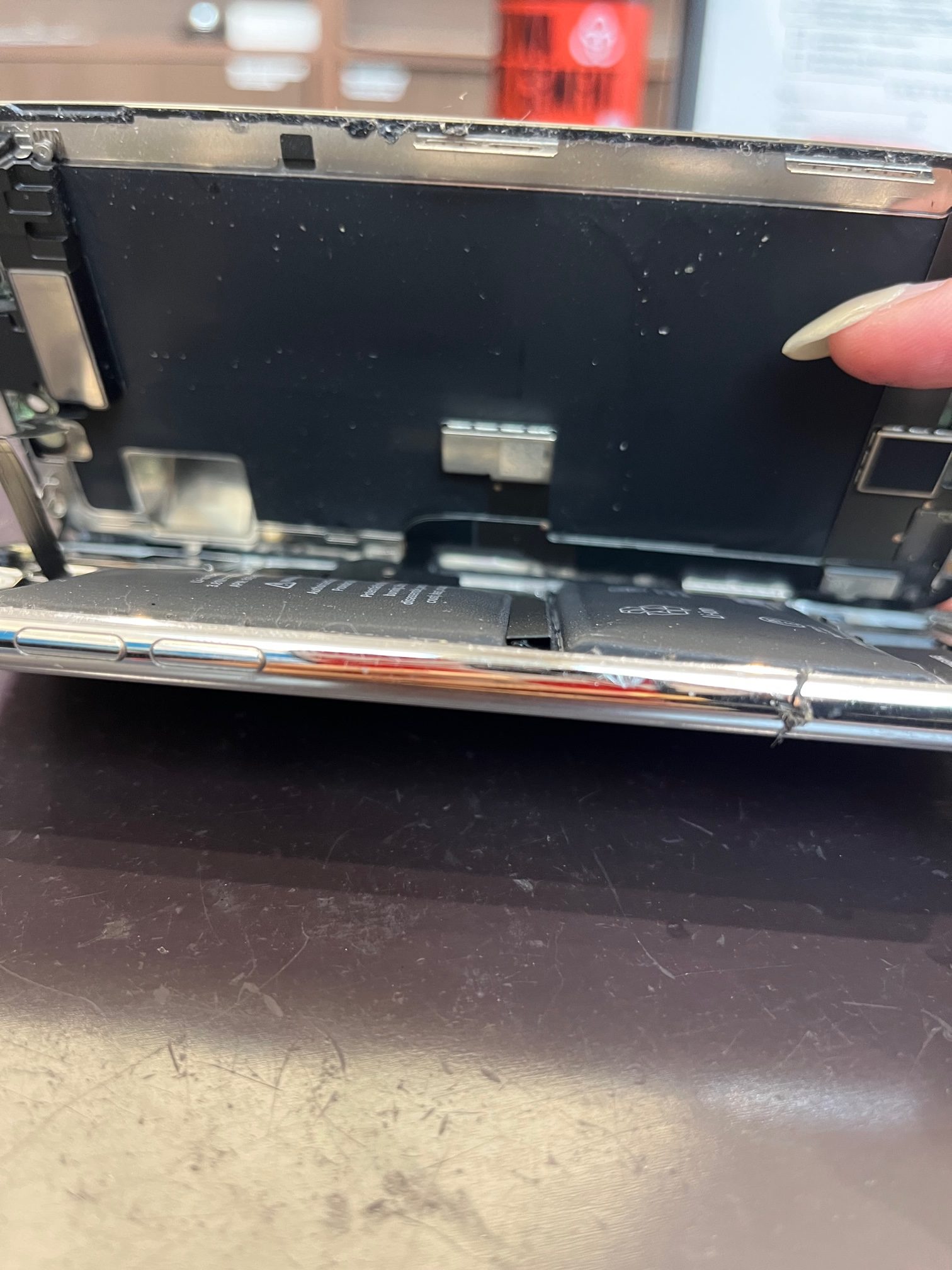 iPhoneXバッテリー膨張(+_+)