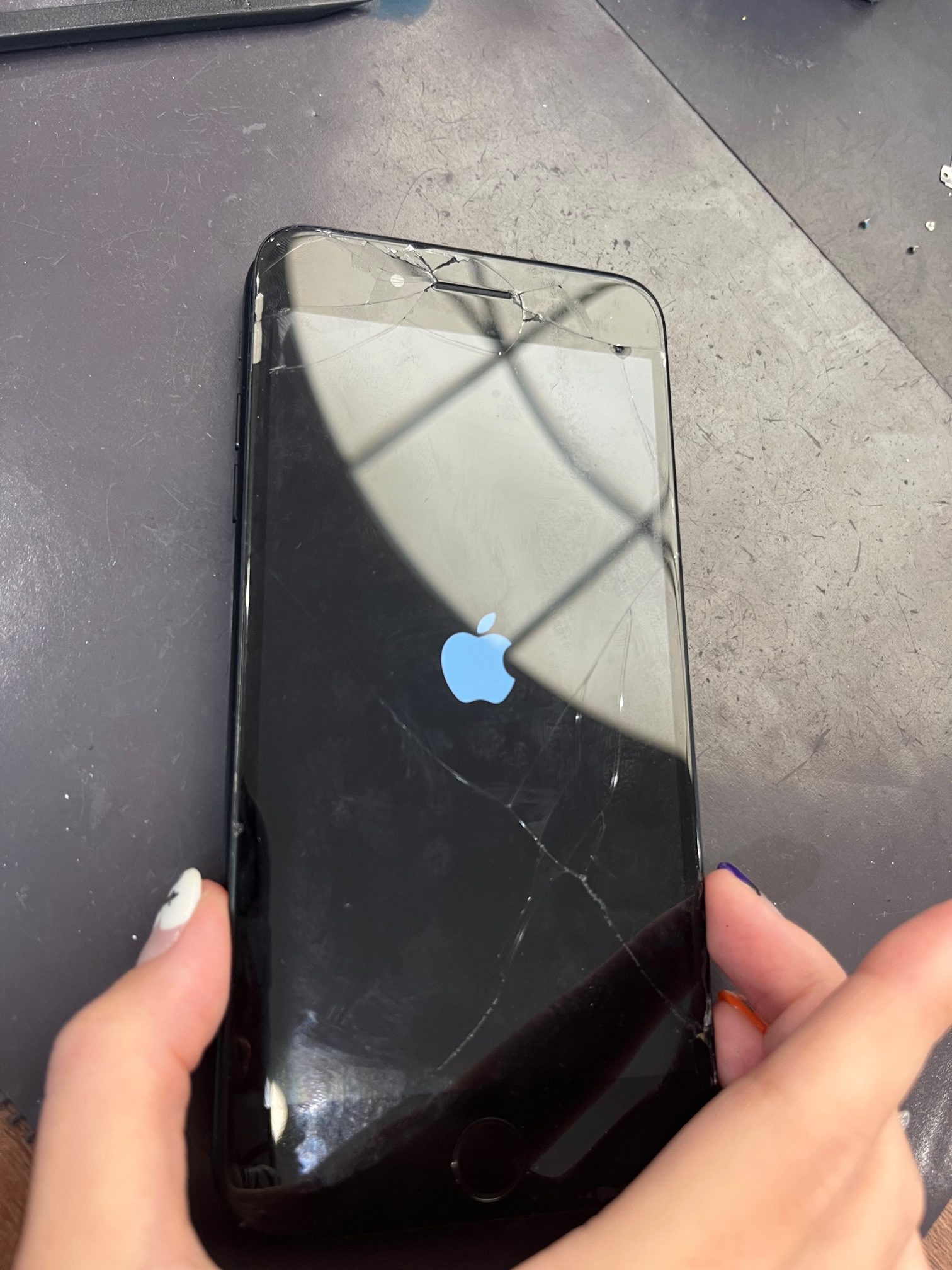 【嘉麻市より】iPhoneの画面交換