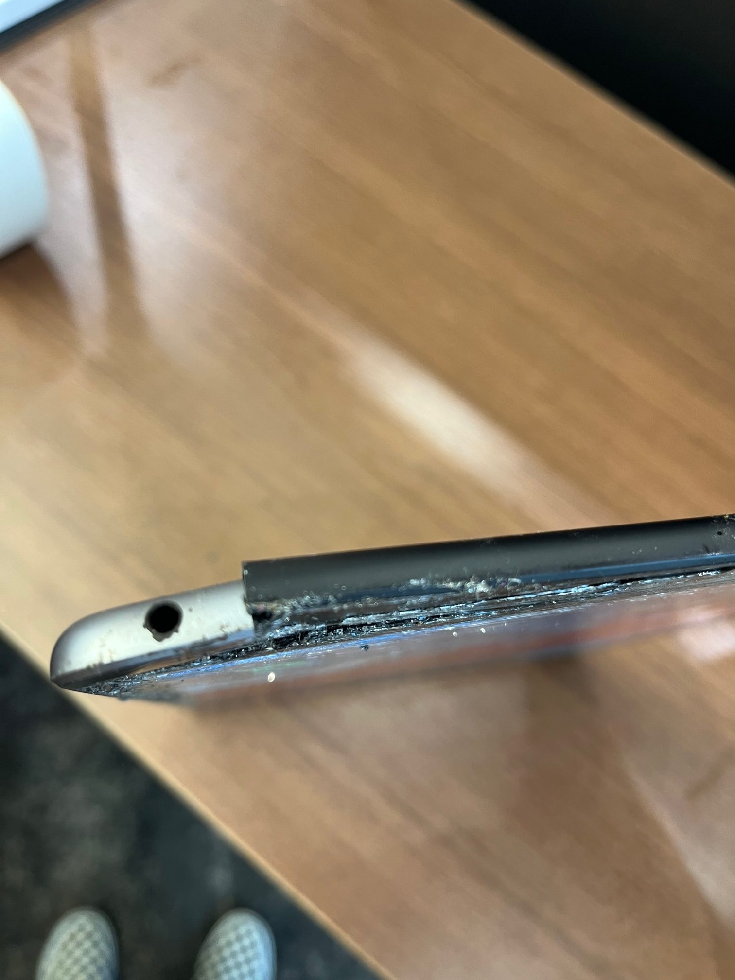【八幡西区より】iPadのガラス交換