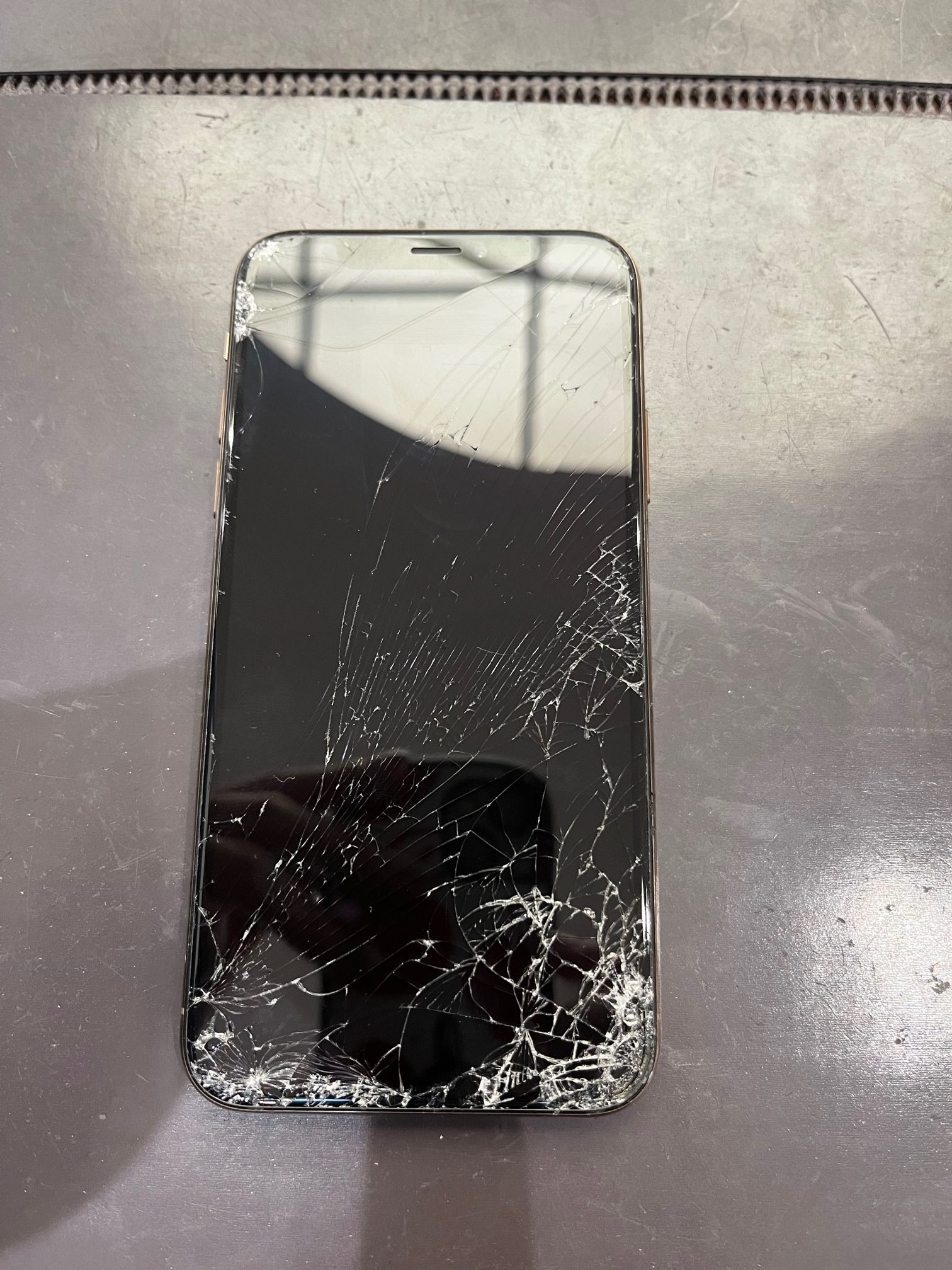 iPhoneXS画面交換