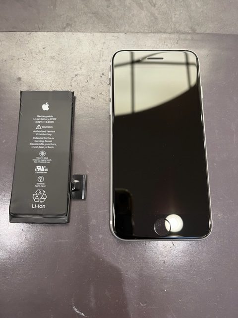 遠賀郡よりiPhoneSE２のバッテリー交換にご来店いただきました