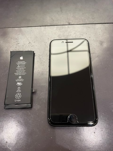 直方市よりiPhoneSE２のバッテリー交換にご来店いただきました