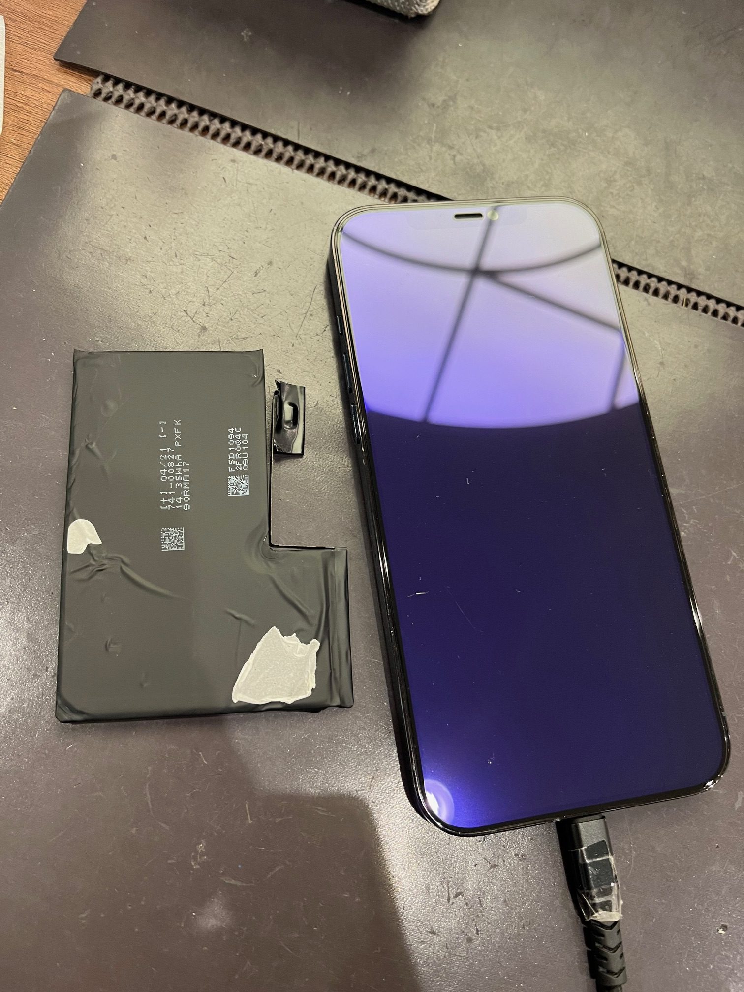 iPhone12PROMAXバッテリー交換