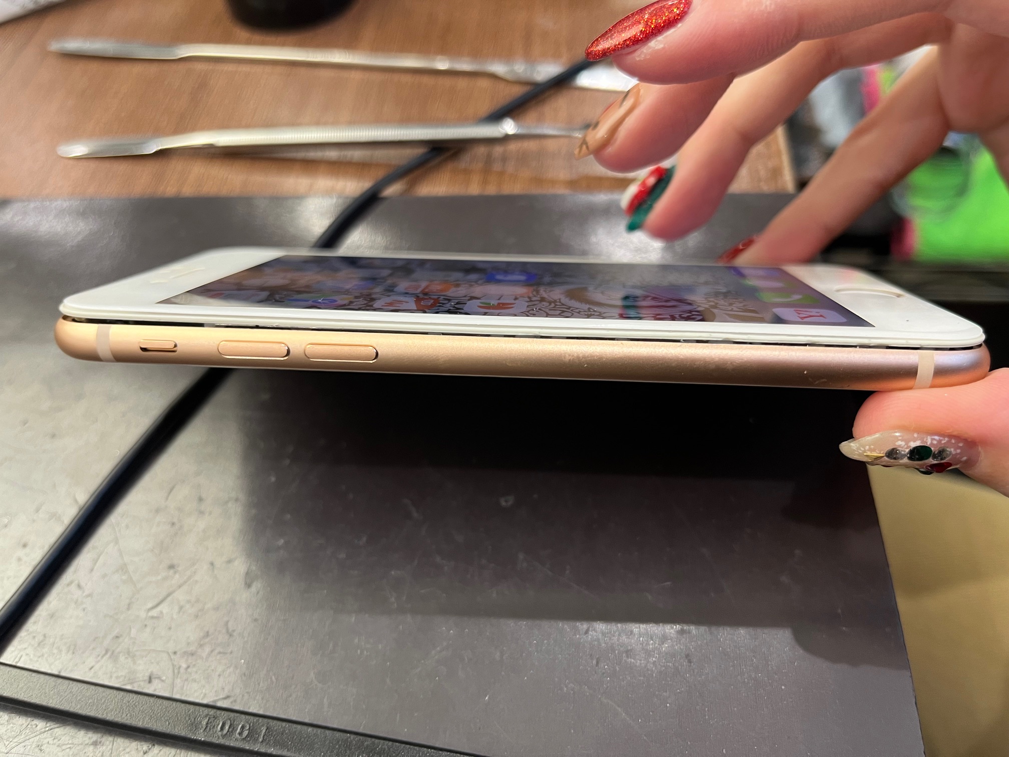 iPhone8バッテリー膨張(>_<)
