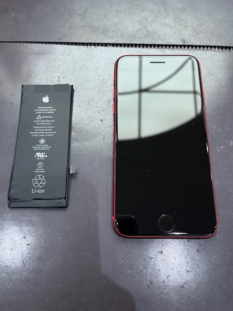 直方市よりiPhoneSE２のバッテリー交換にご来店いただきました