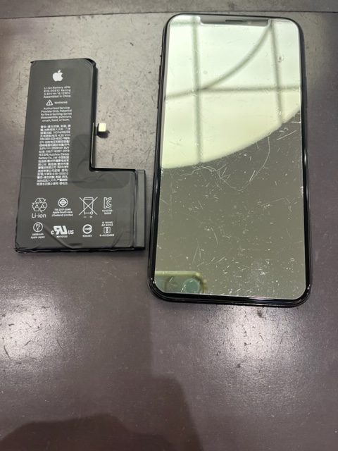 直方市よりiPhoneXsのバッテリー交換にご来店いただきました