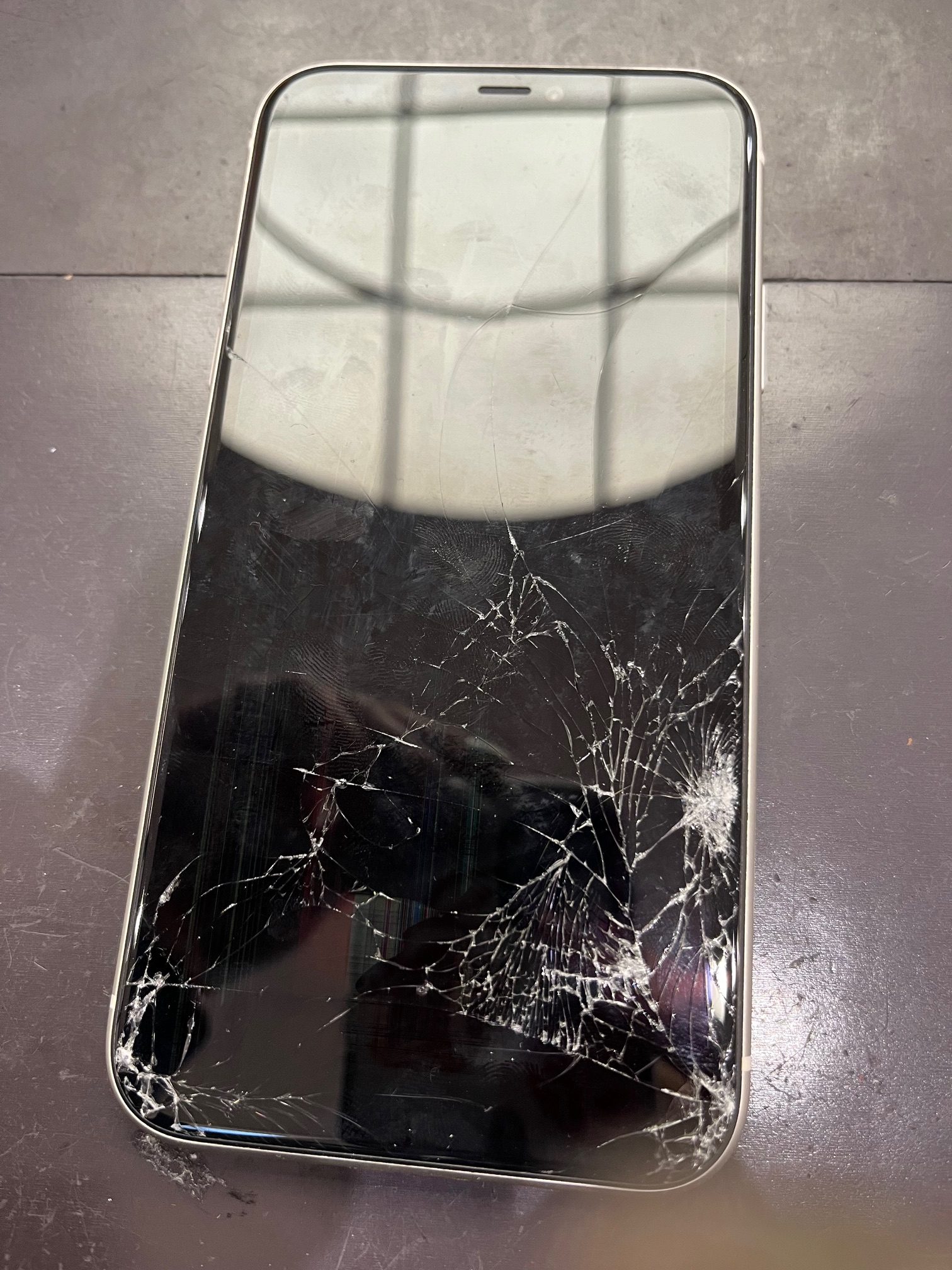 【小倉北区より】iPhone１１画面交換