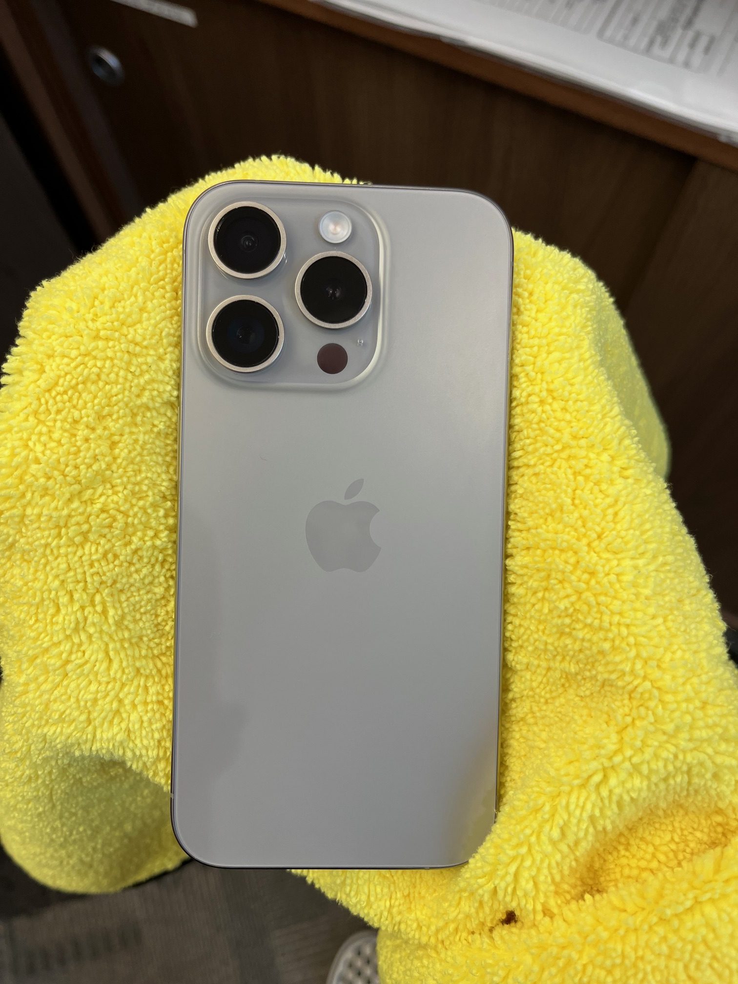 【直方より】iPhone１５Proガラスコーティング(*^-^*)