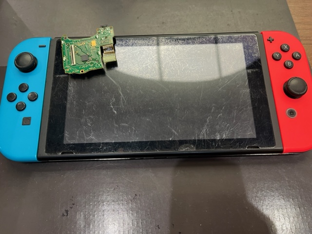 宮若市よりSwitchゲームスロットボード交換にご来店いただきました