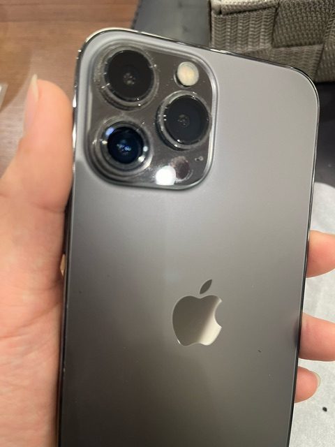 直方市よりiPhone１３ProMaxのカメラレンズ交換にご来店いただきました