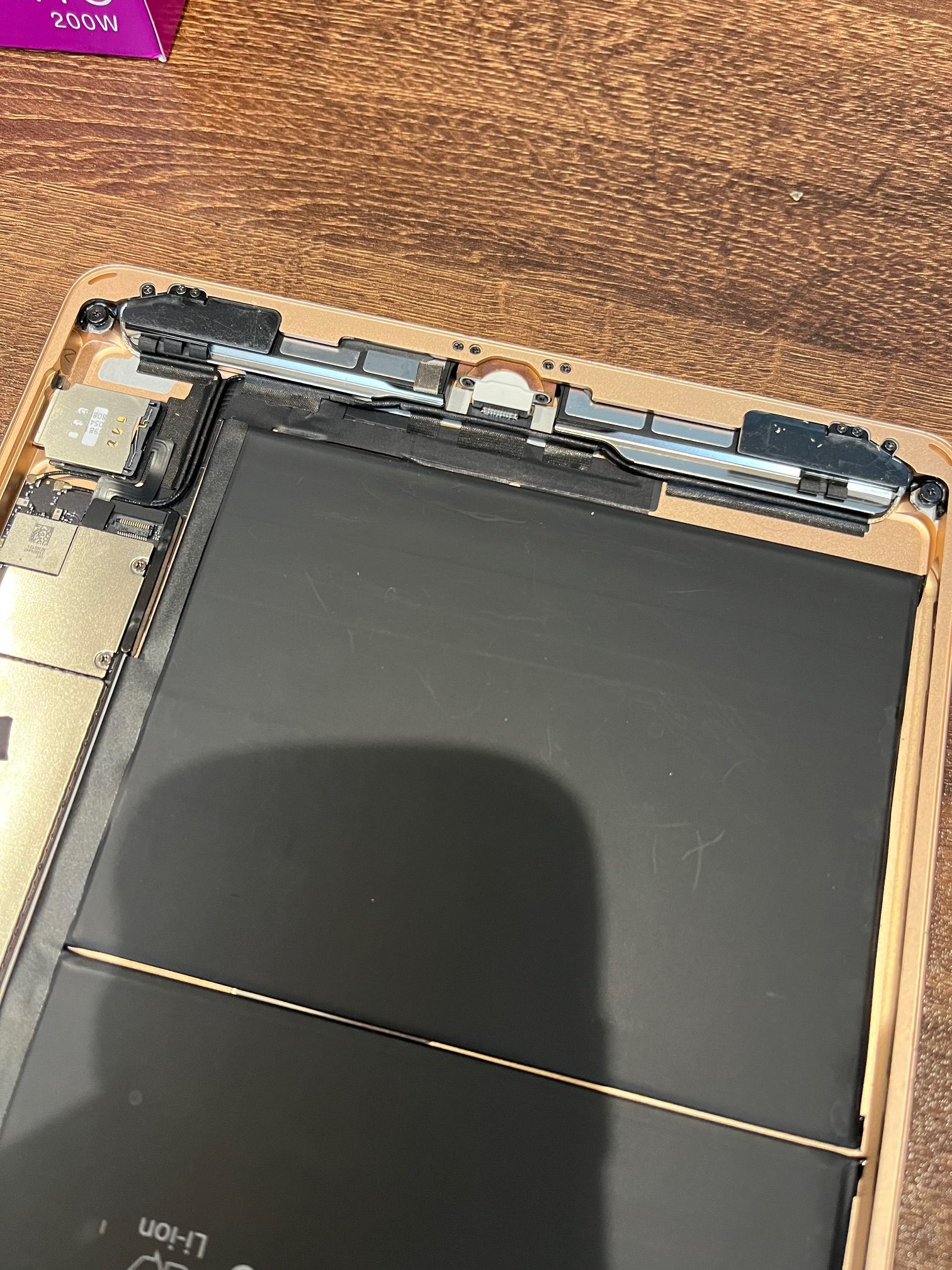 【小倉南区より】iPadのバッテリー交換にご来店いただきました★