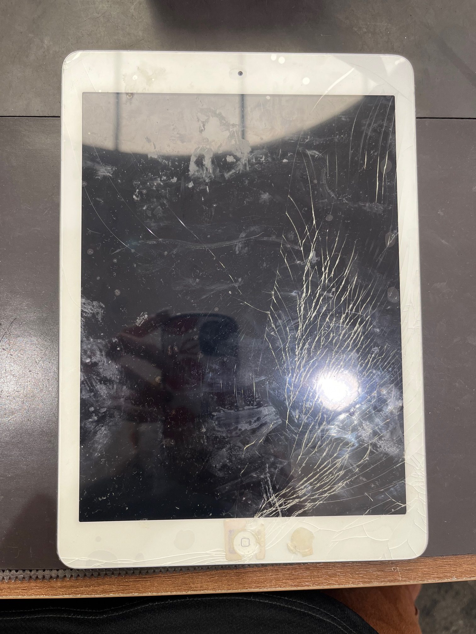 【直方市より】iPadのガラス交換