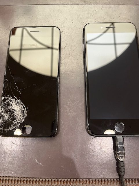 直方市よりiPhone８の画面交換にご来店いただきました！