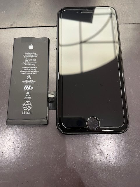 宮若市よりiPhoneSE２のバッテリー交換にご来店いただきました
