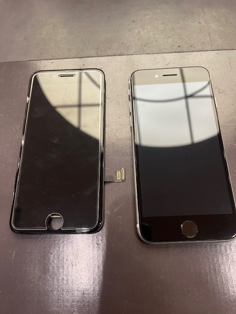 鞍手町よりiPhoneSE２の画面交換にご来店いただきました