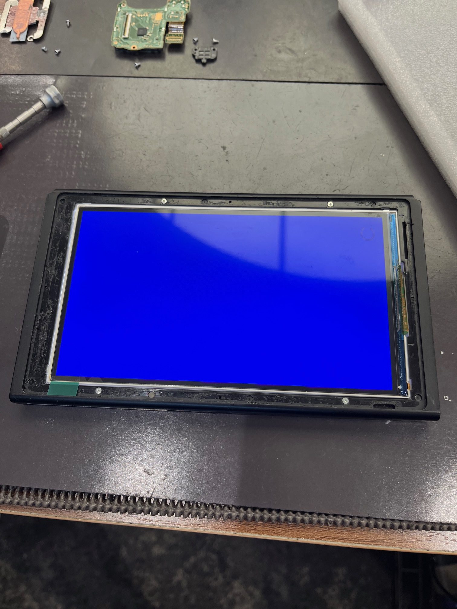 【八幡西区より】スイッチの液晶交換とブルースクリーン