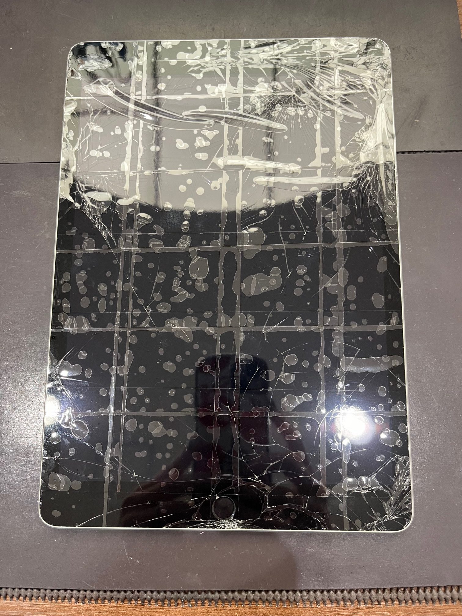 【小倉北区より】iPadのガラス割れでご来店いただきました★